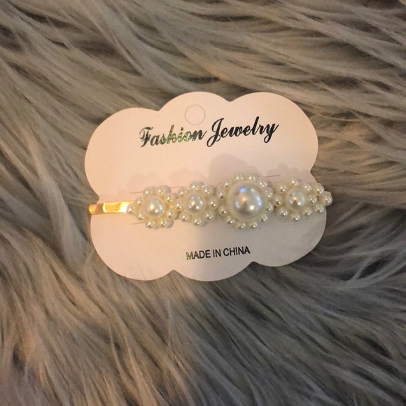 Pearl Hair Clips - Picture 3 of 4